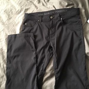 34W x 34L Wrinkle resistant adventure pant